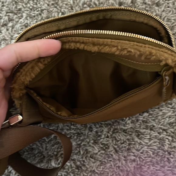 Lululemon Everywhere Fleece Bag - Picture 4 of 5